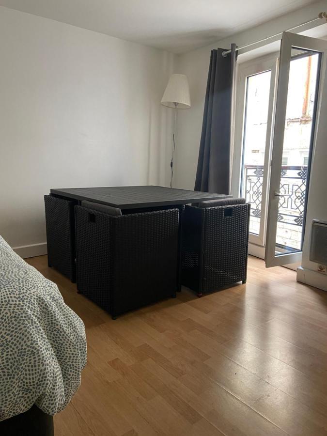 Tres Bel Appartement Montmartre París Exterior foto